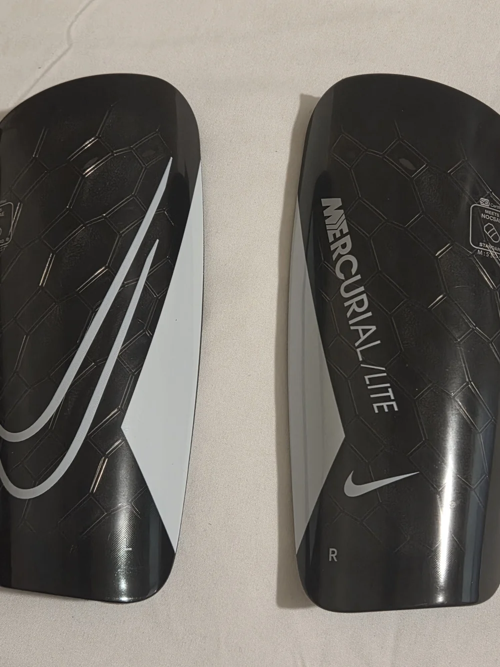Nike Mercurial Lite Soccer Shin Guards. Adult Medium